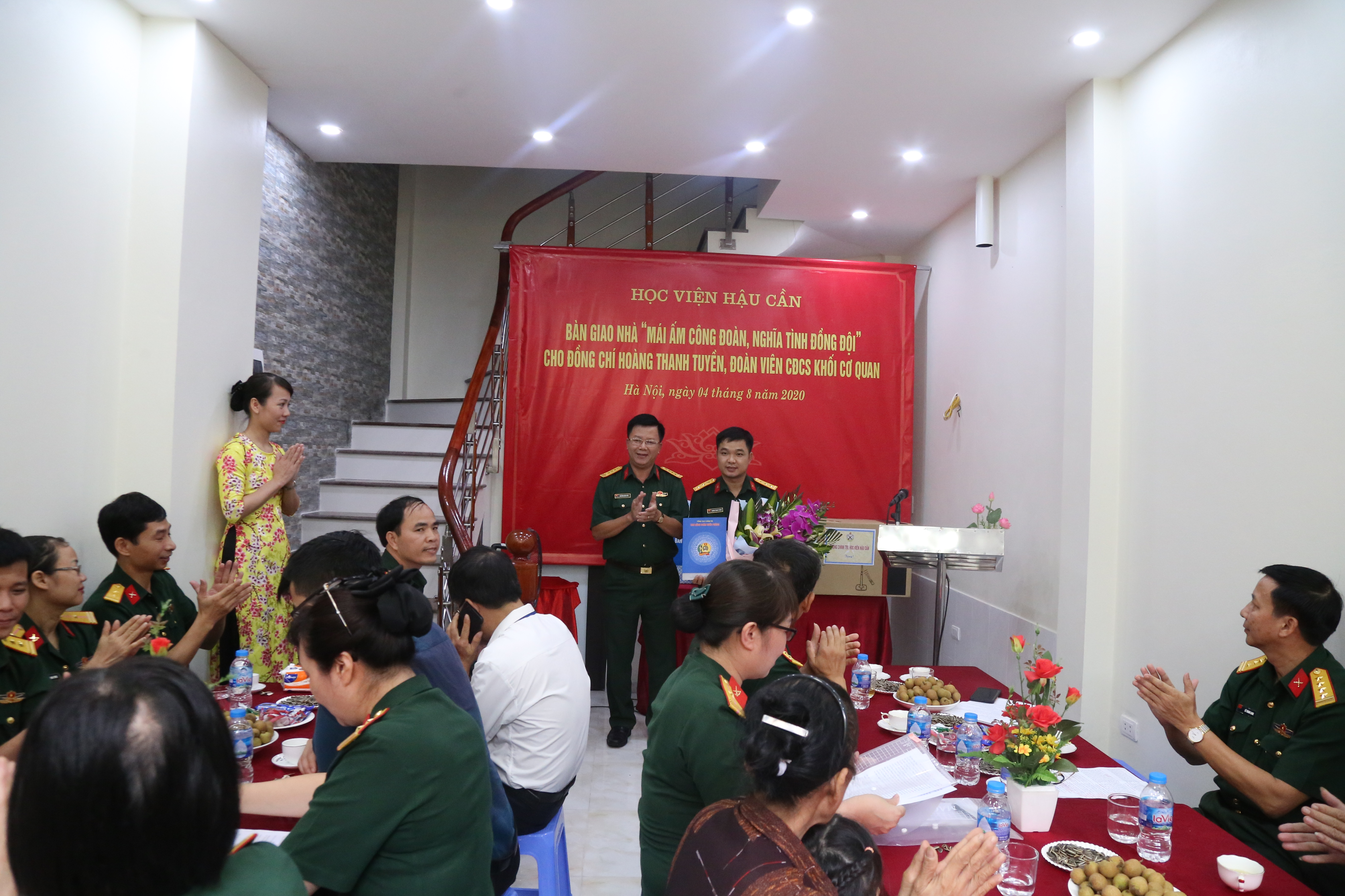 Học viện Hậu cần trao nhà “Mái ấm công đoàn - Nghĩa tình đồng đội”