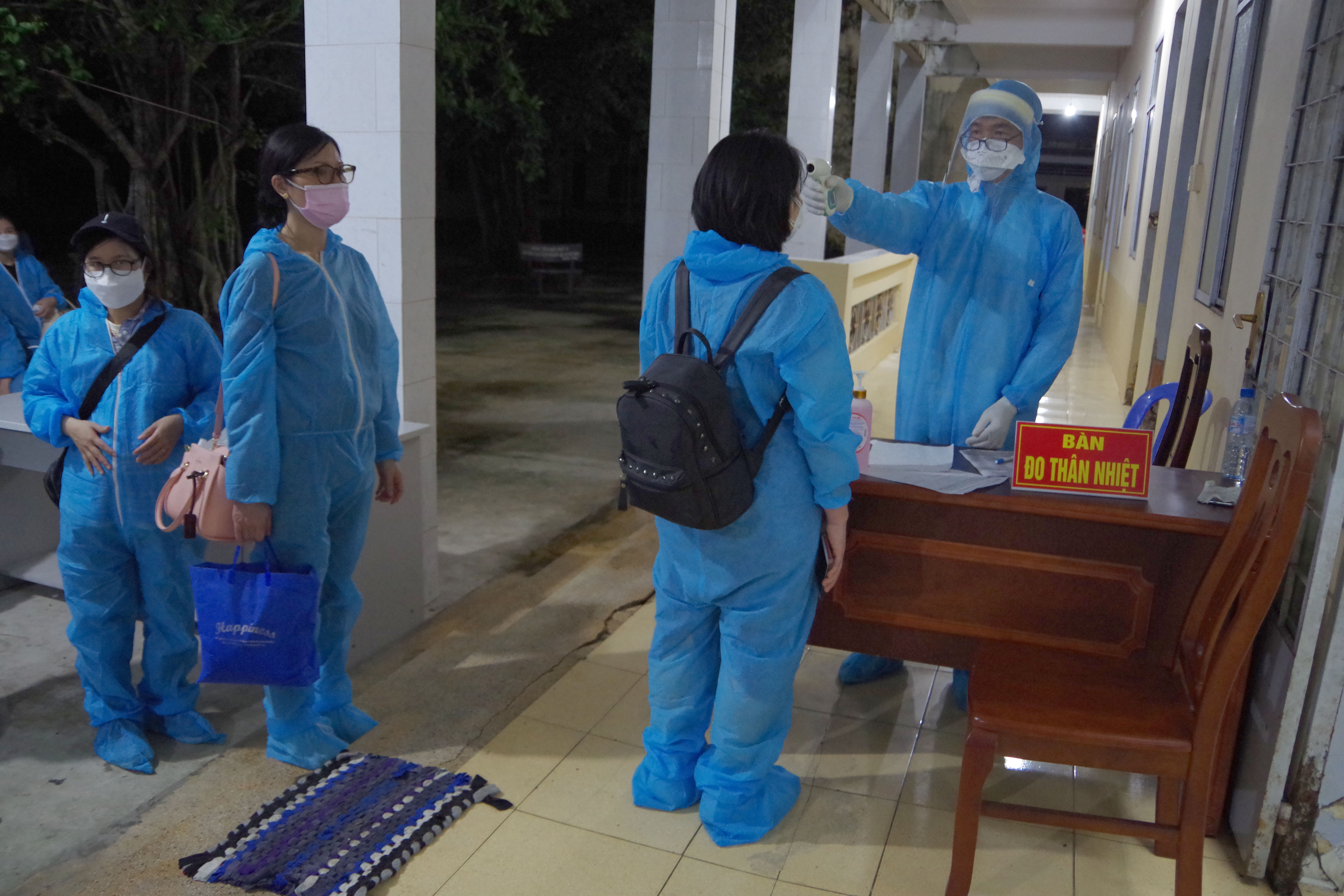 Sóc Trăng tiếp nhận và cách ly 140 công dân Việt Nam từ Canada về nước