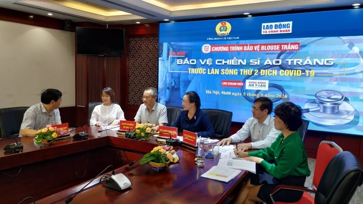 Bảo vệ chiến sĩ áo trắng trước làn sóng thứ 2 dịch Covid-19