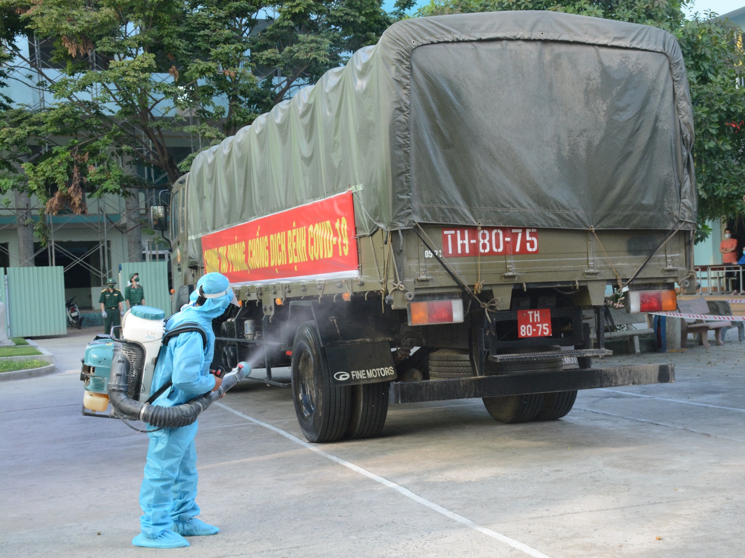 Vận chuyển, bàn giao 50 tấn vật chất phòng, chống dịch Covid-19 cho Bộ Y tế tại Đà Nẵng