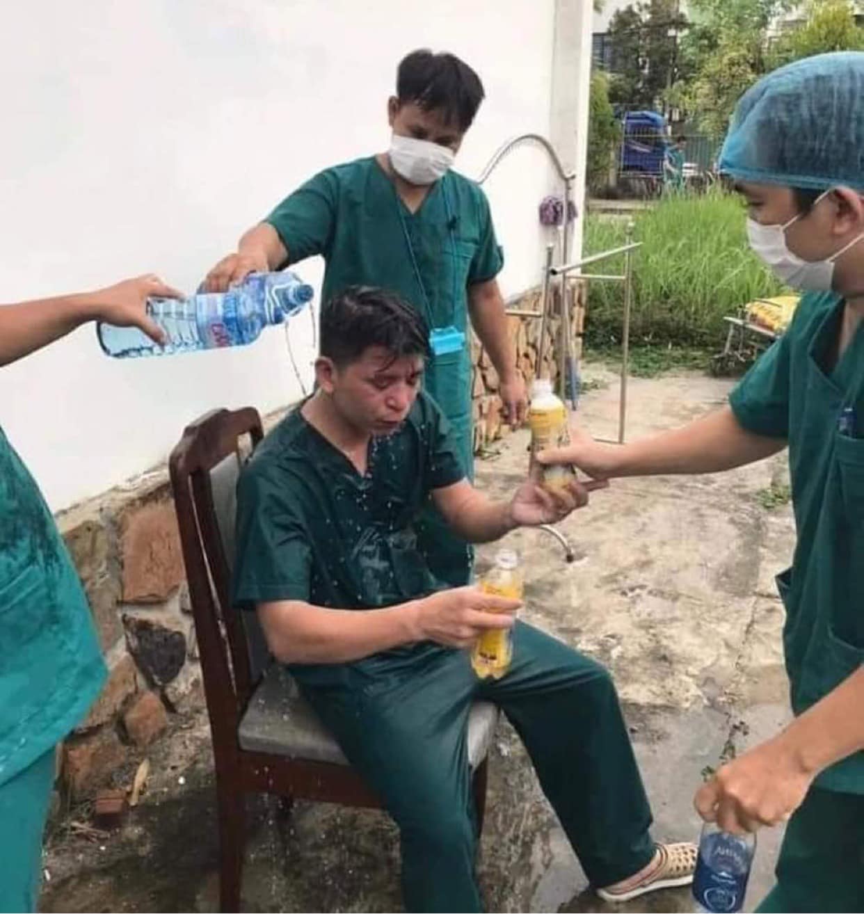 Chạy đua với thời gian để vận chuyển các bệnh nhân mắc Covid-19