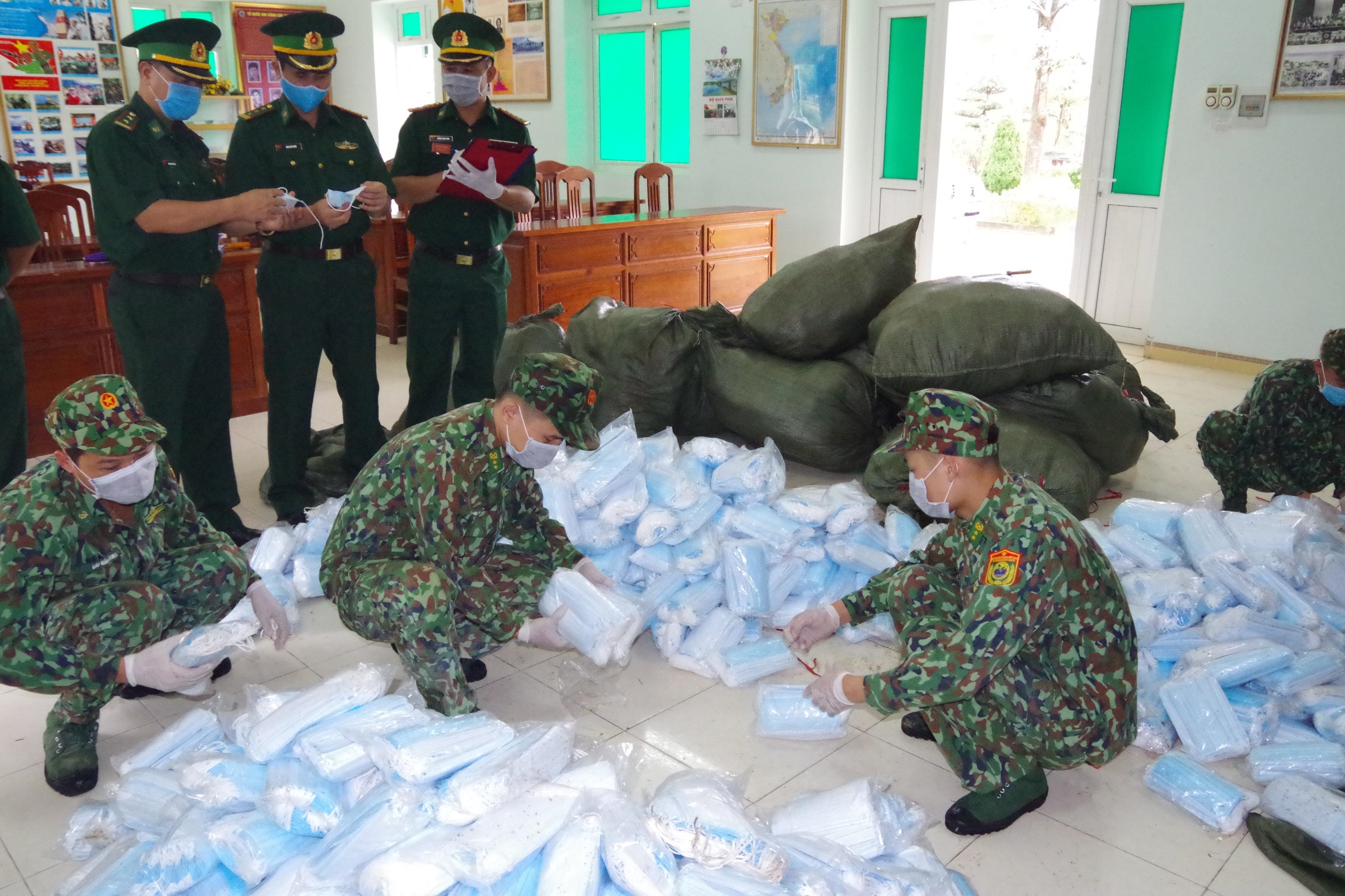 Thu giữ 90.000 chiếc khẩu trang y tế nhập lậu