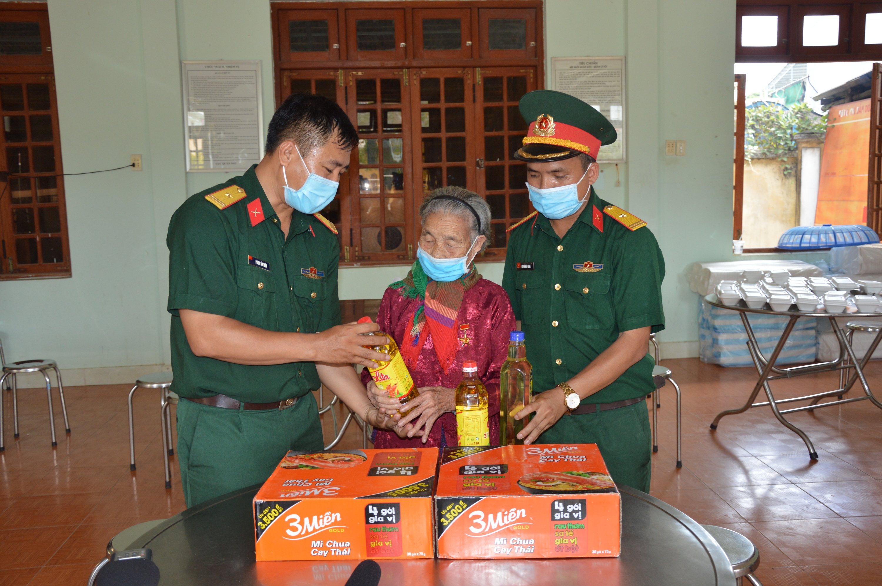 Những món quà nặng nghĩa tình