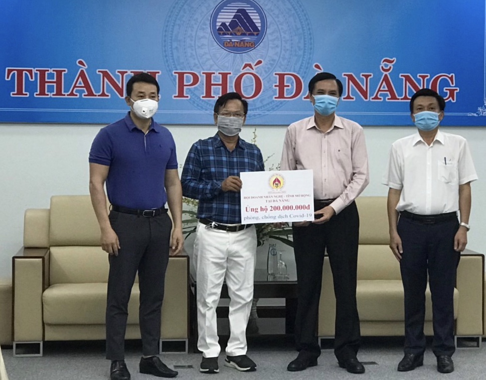 Tập đoàn Hòa Phát và Hội Doanh nhân Nghệ - Tĩnh mở rộng chung sức cùng các địa phương phòng, chống dịch Covid-19

