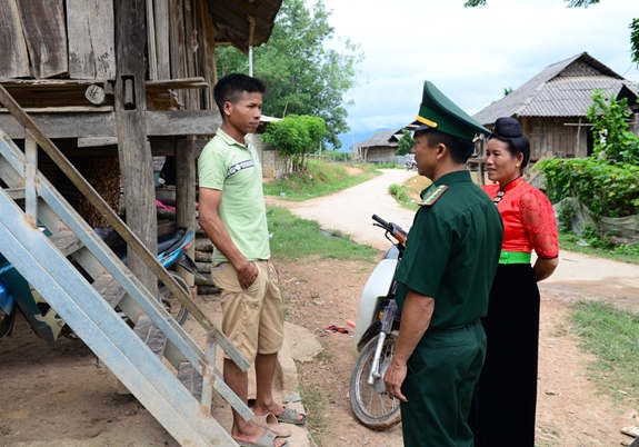 Bài 4: Không để thiếu ánh sáng của Đảng ở các bản làng (tiếp theo và hết)