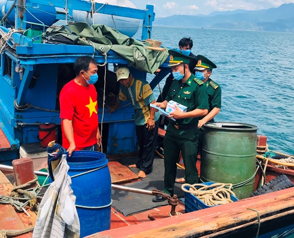 Chung tay đẩy lùi dịch Covid-19	