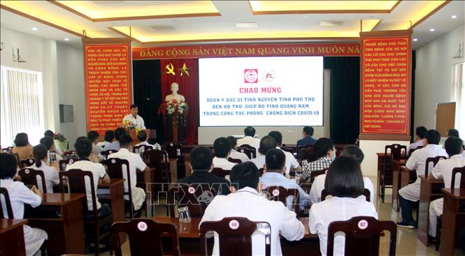 Nhiều nhân viên y tế tình nguyện vào tâm dịch