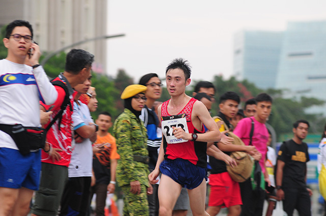Đỏ mắt tìm chân chạy marathon chuyên nghiệp