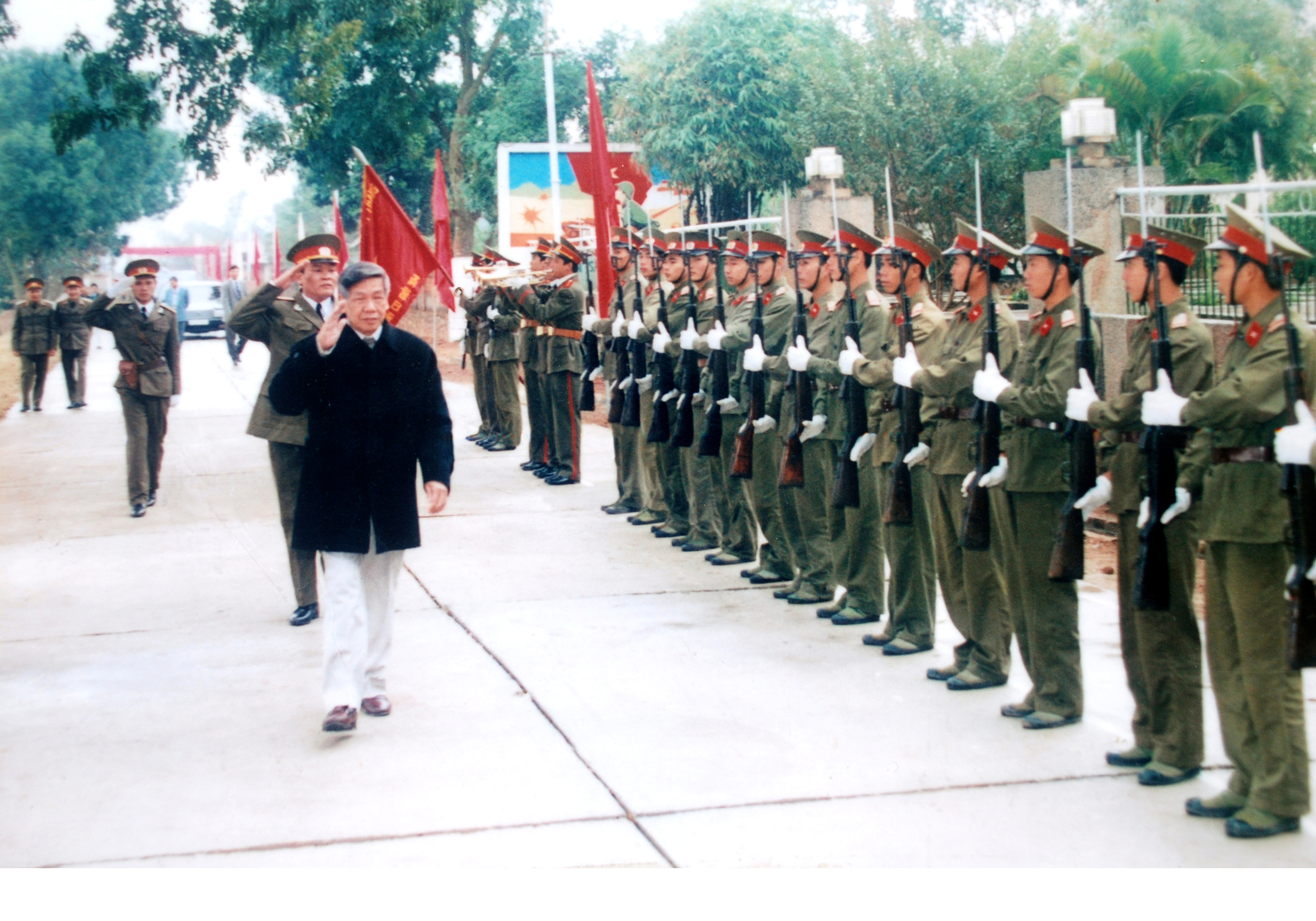 Nguyên Tổng Bí thư Lê Khả Phiêu với quá trình xây dựng, chiến đấu, trưởng thành của Quân đoàn 2