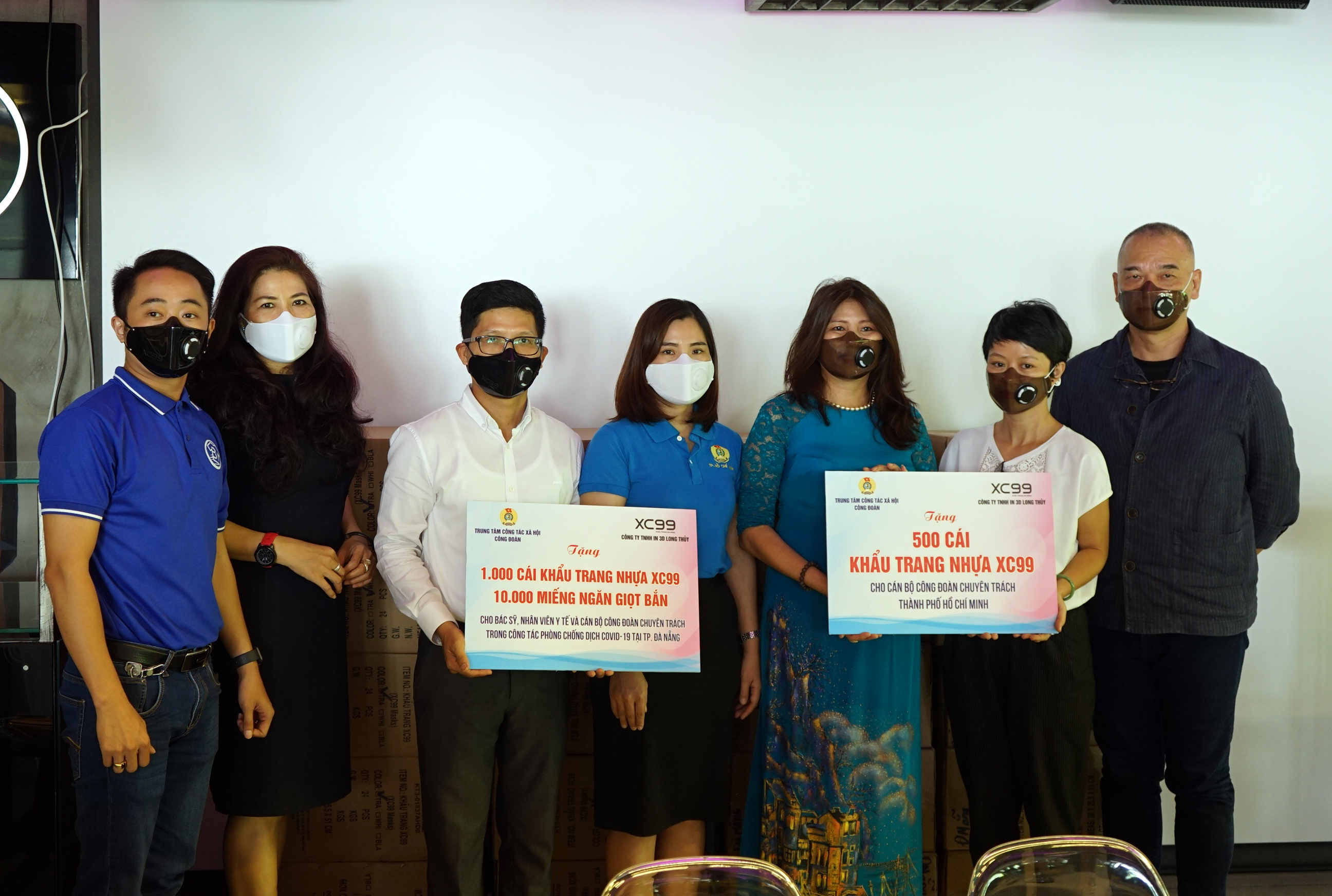 Hỗ trợ 1.500 khẩu trang nhựa cho lực lượng tuyến đầu phòng, chống dịch Covid-19