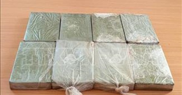 Lai Châu: Bắt hai đối tượng vận chuyển 8 bánh heroin