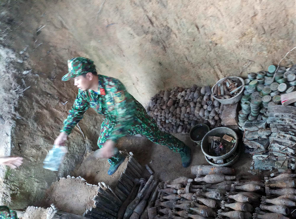 Sau khi xử lý an toàn, các loại vật liệu nổ được tập kết về kho