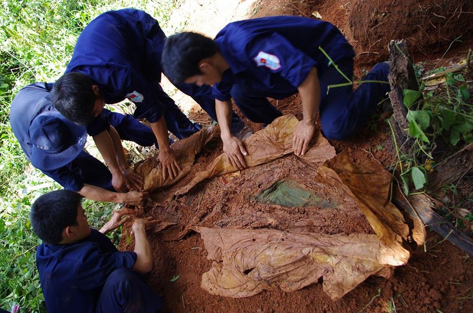 Miệt mài đi tìm đồng đội trên đất bạn