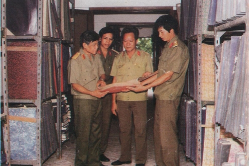 Nguyên Tổng Bí thư Lê Khả Phiêu - nhà lãnh đạo tâm huyết với công tác thư viện trong Quân đội