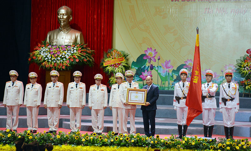 Xây dựng hình ảnh người chiến sĩ công an nhân dân gần gũi, thân thiết với nhân dân

