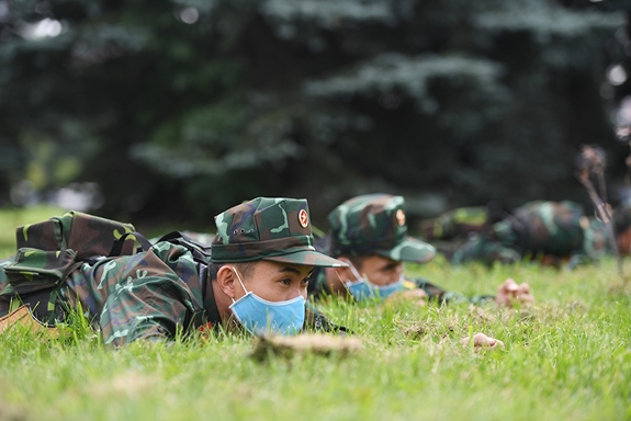 Xạ thủ bắn tỉa tập chay nhưng hay

