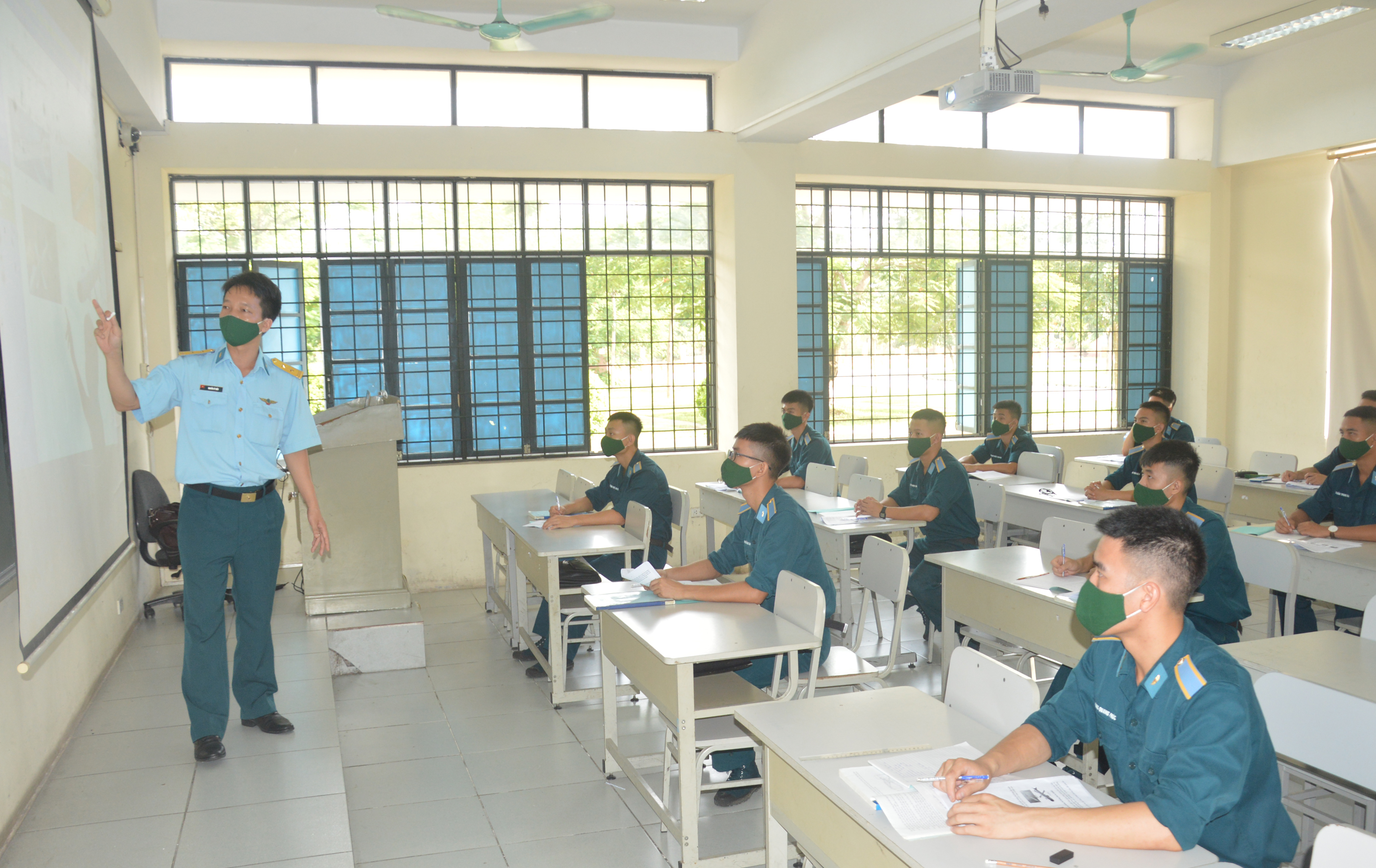 Vừa chống dịch, vừa bảo đảm công tác đào tạo