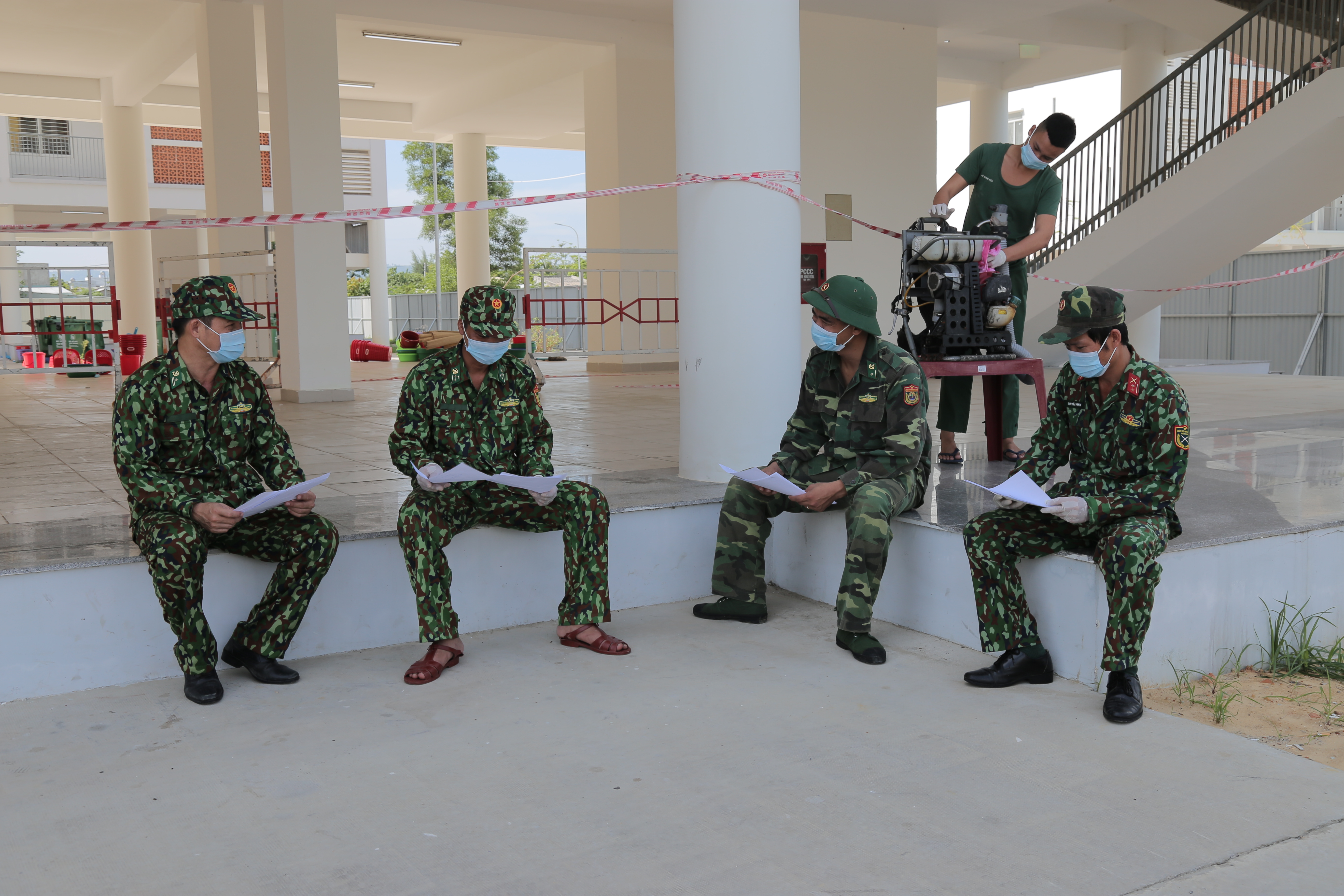 Nghĩa tình trong khu cách ly