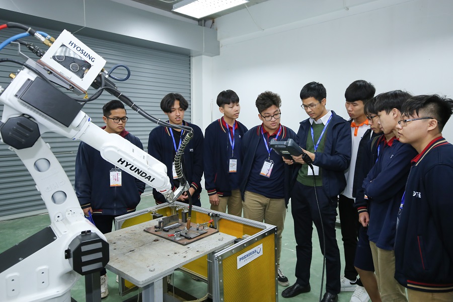 Điểm trúng tuyển theo phương thức tuyển thẳng và xét học bạ vào Trường Đại học Phenikaa