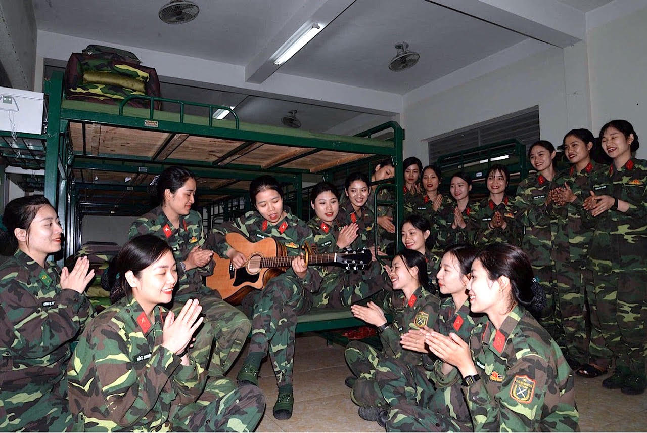 Con gái mẹ đã trở thành chiến sĩ