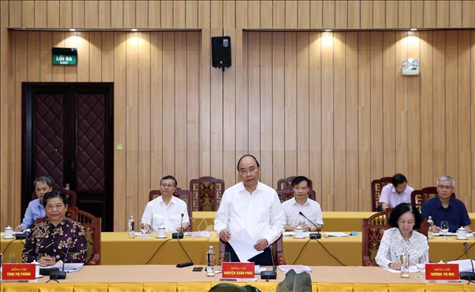 Bộ Chính trị làm việc với 11 đảng bộ trực thuộc Trung ương về chuẩn bị đại hội nhiệm kỳ 2020-2025