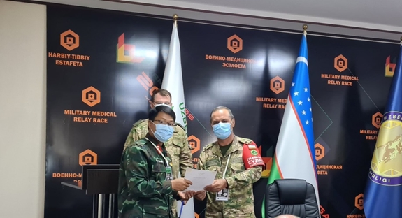 Trao chứng nhận Trọng tài quốc tế cho bác sĩ Nghiêm Trung Hưng