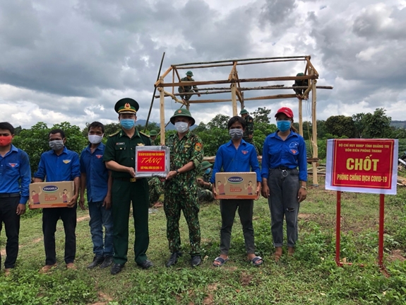 Lán trại kiên cố nơi tuyến đầu chống dịch Covid-19