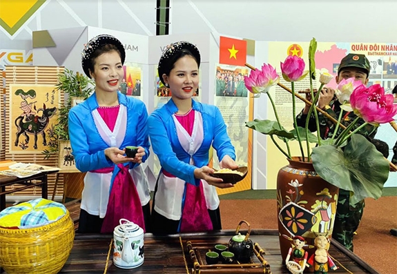 Tranh Đông Hồ hút hồn người Nga