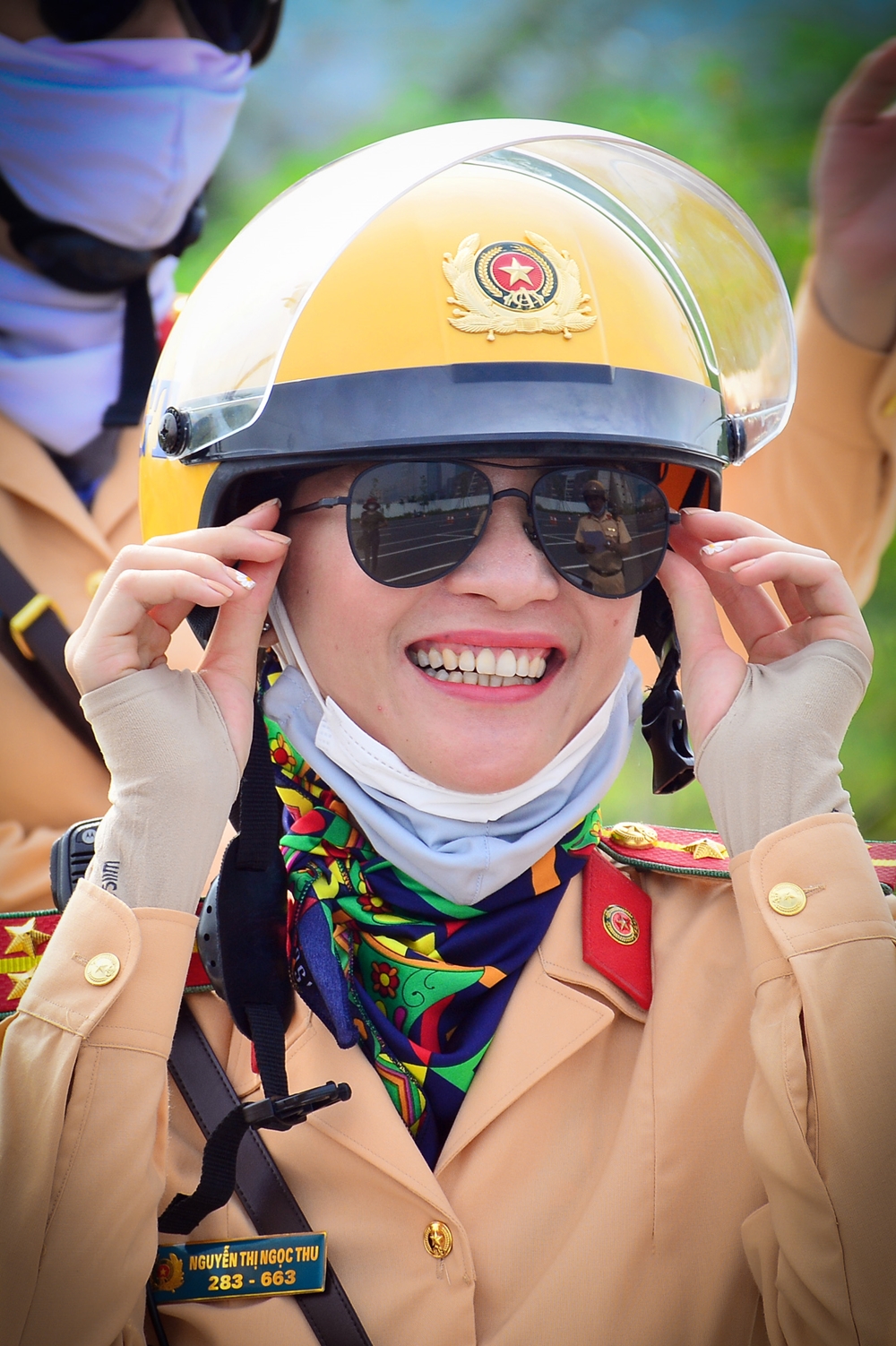 Phút giải lao của nữ CSGT TP Hồ Chí Minh.