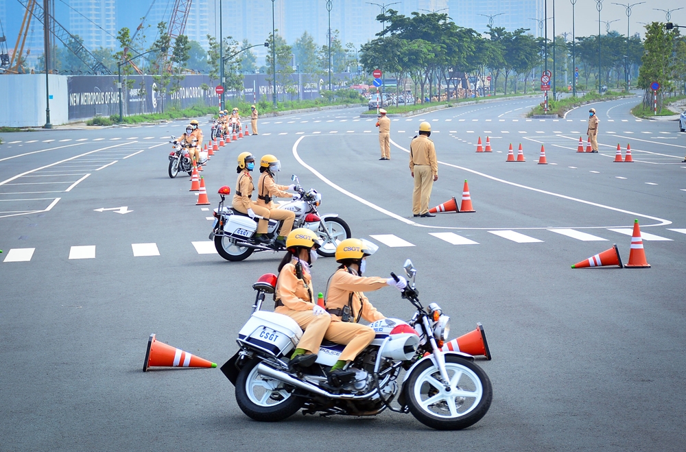 Nội dung luyện tập gồm thực hiện công tác chỉ huy điều khiển giao thông và bảo vệ đoàn; các động tác dẫn đoàn, kỹ năng điều khiển xe mô tô dẫn đoàn…