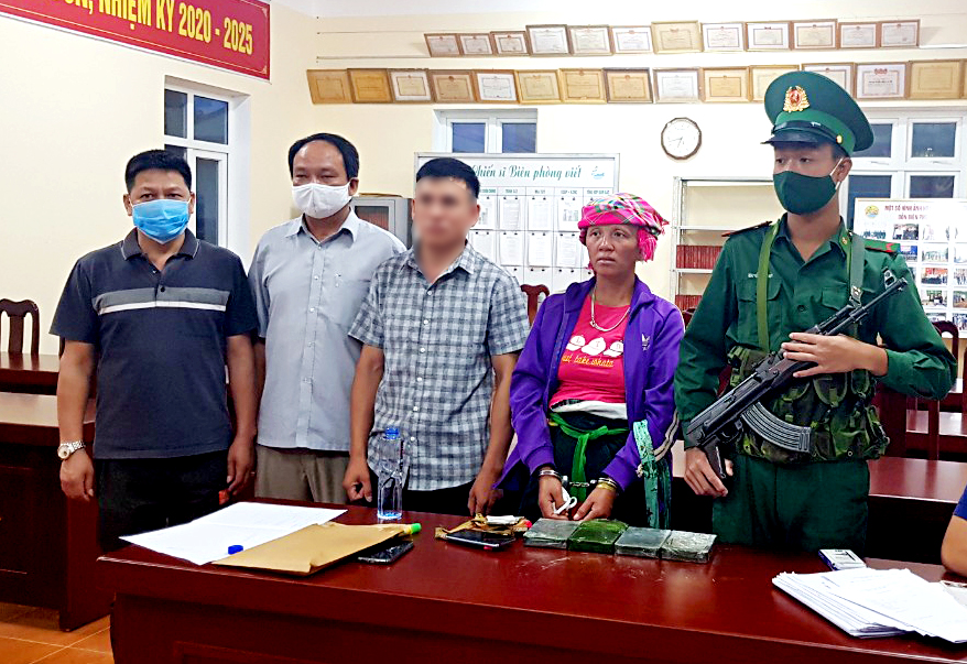 Bắt đối tượng người Lào vận chuyển trái phép chất ma túy
