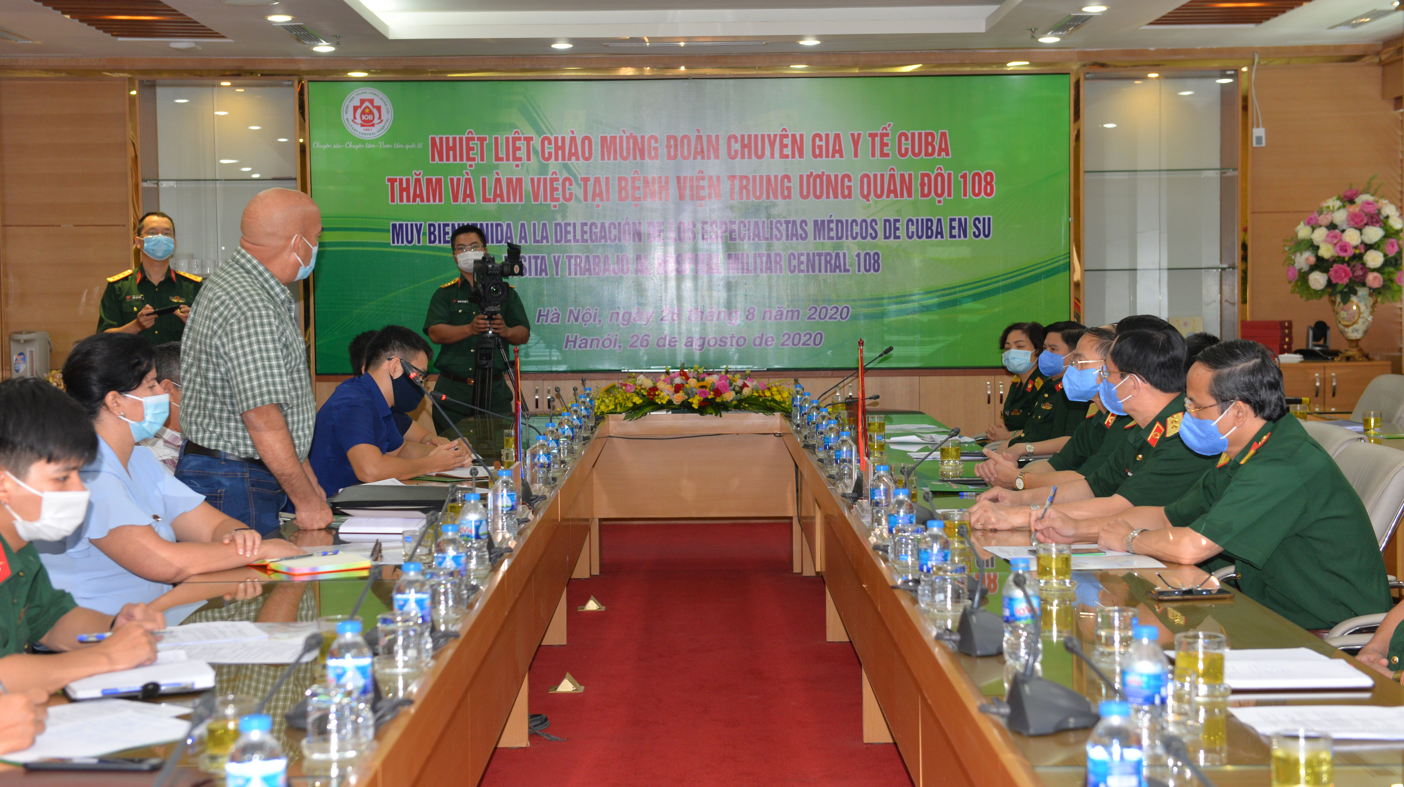 Chuyên gia Cuba thăm và làm việc với Bệnh viện Trung ương Quân đội 108
