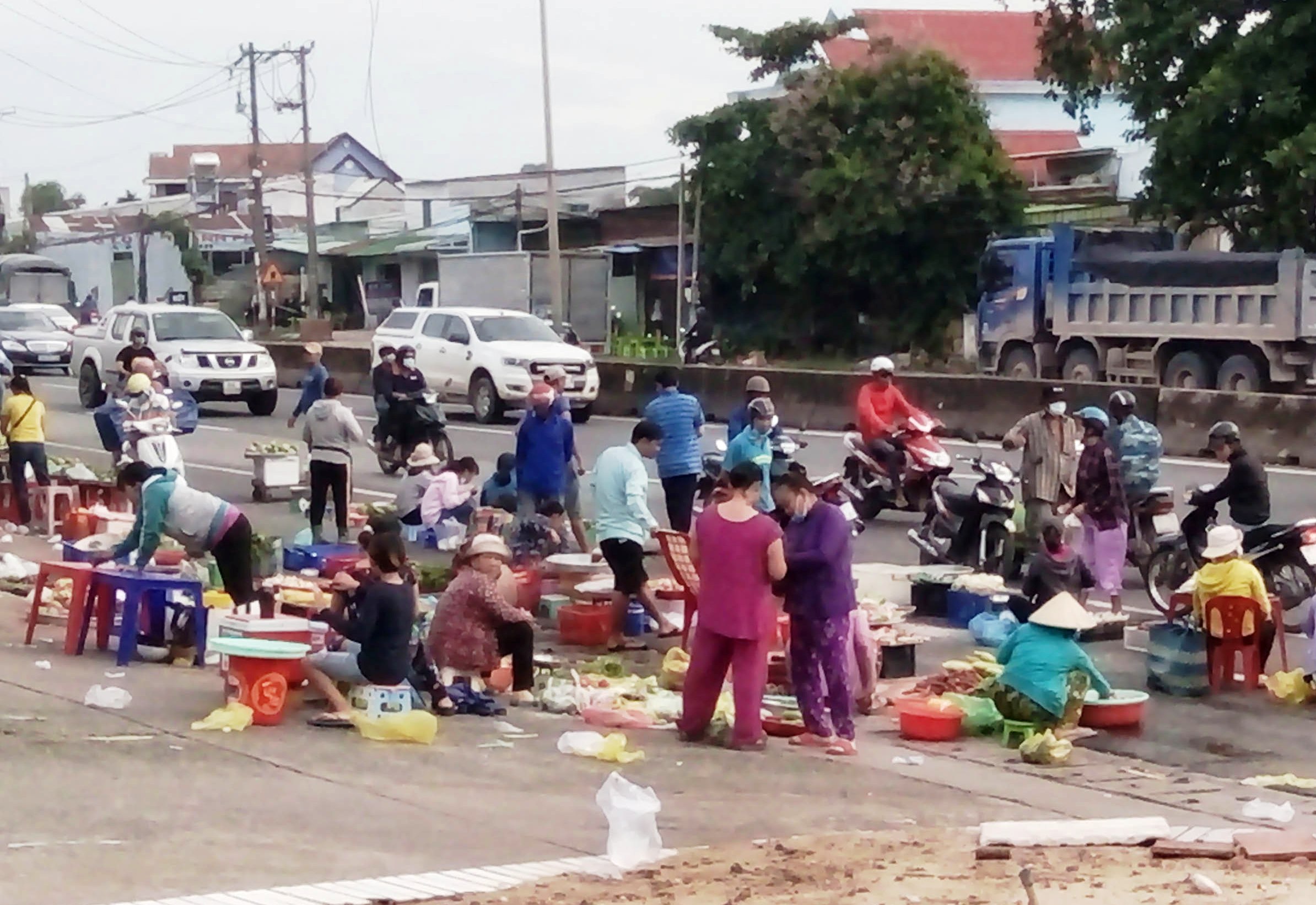 Mạnh tay dẹp chợ tự phát