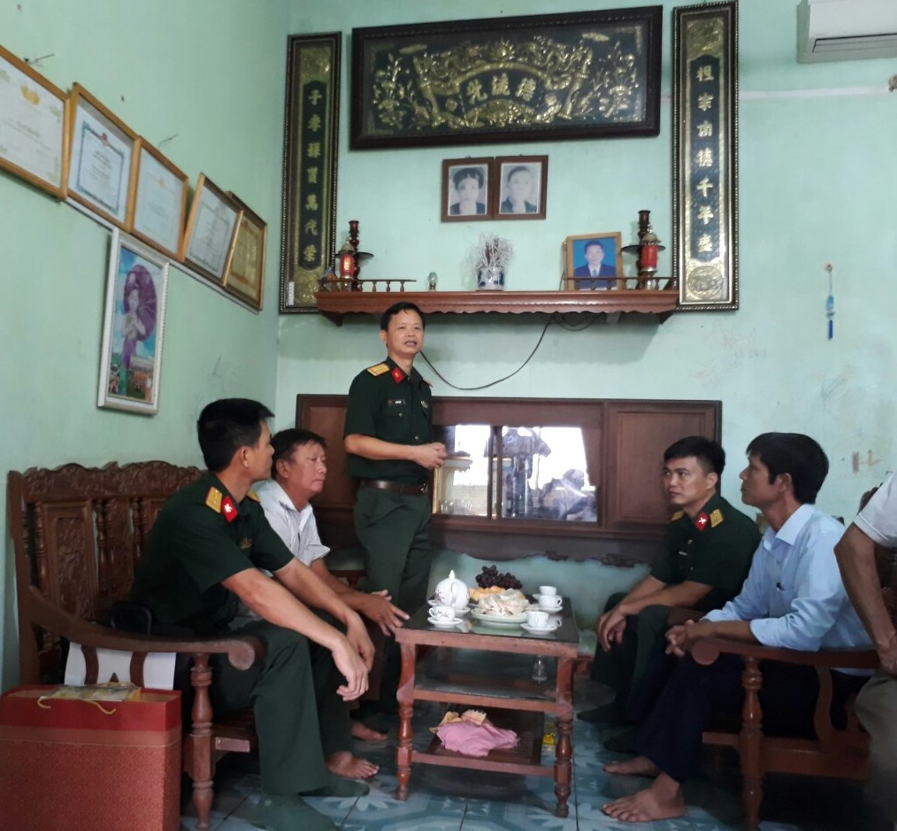 Cục Kỹ thuật Quân đoàn 2 trao quà tặng quân nhân mắc bệnh hiểm nghèo