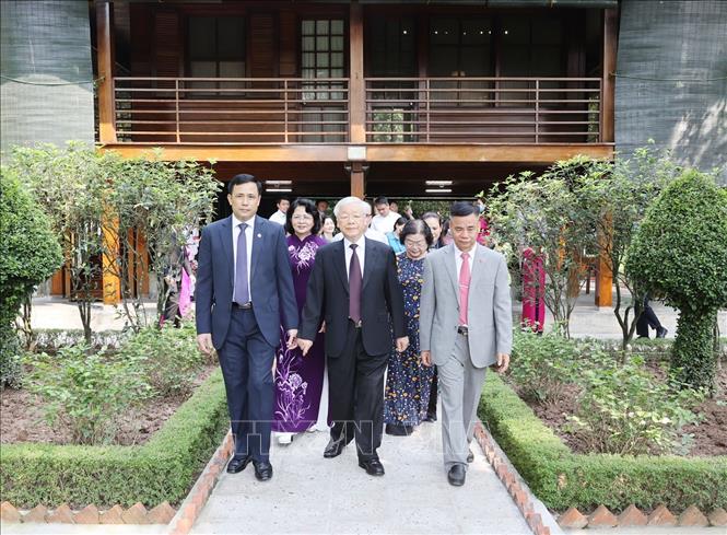 Tổng Bí thư, Chủ tịch nước Nguyễn Phú Trọng dâng hương tưởng niệm Chủ tịch Hồ Chí Minh

