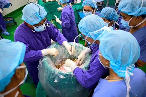 Bệnh viện Việt Đức ghép phổi thành công cho bệnh nhân từ người cho chết não