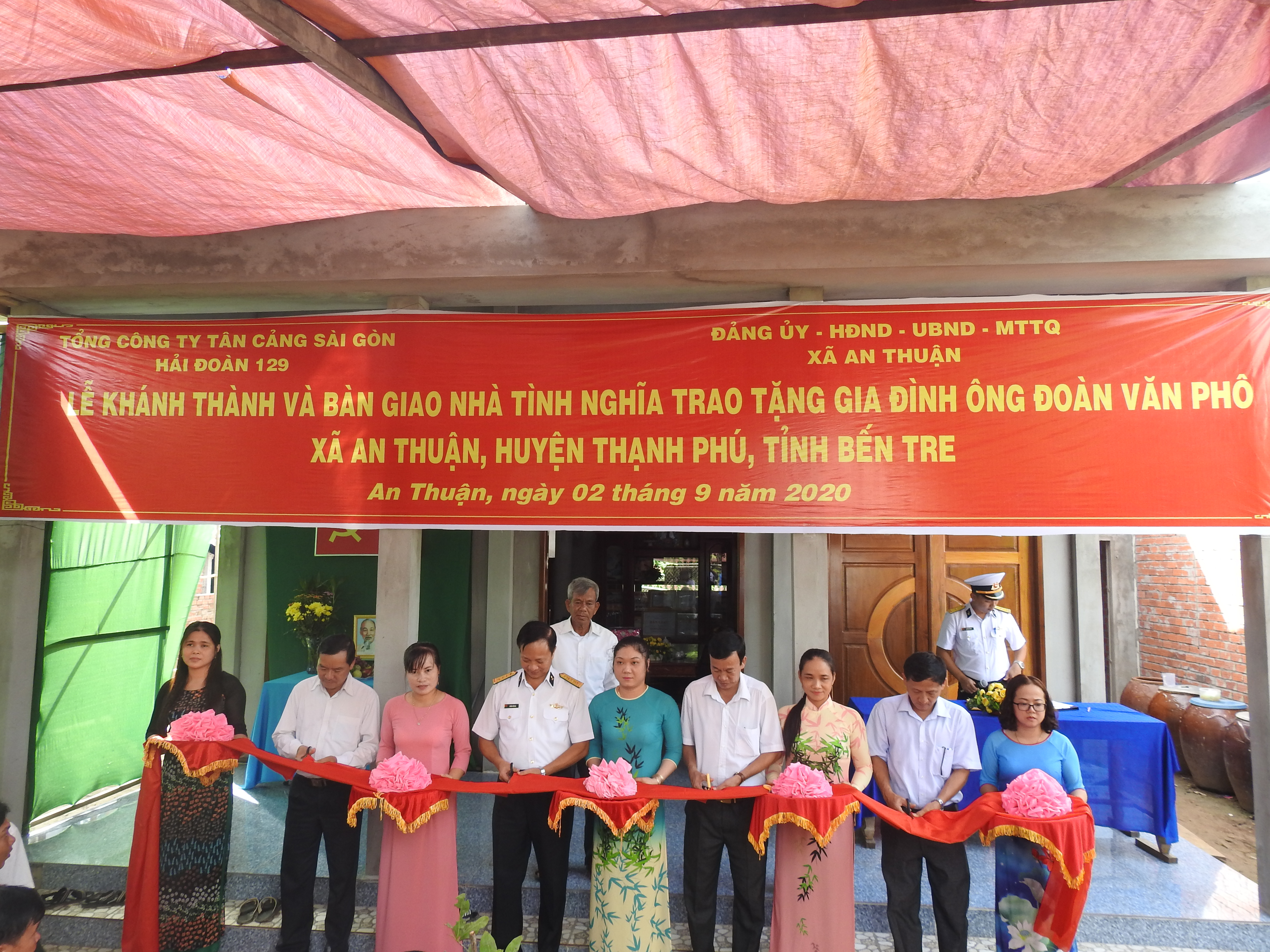 Khánh thành và bàn giao nhà tình nghĩa tại Bến Tre, Bà Rịa - Vũng Tàu