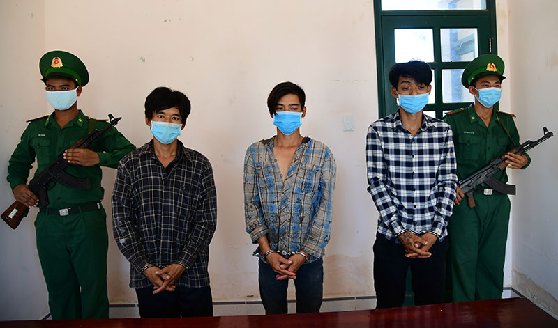 Bắt các đối tượng tổ chức đưa người nhập cảnh trái phép vào Việt Nam