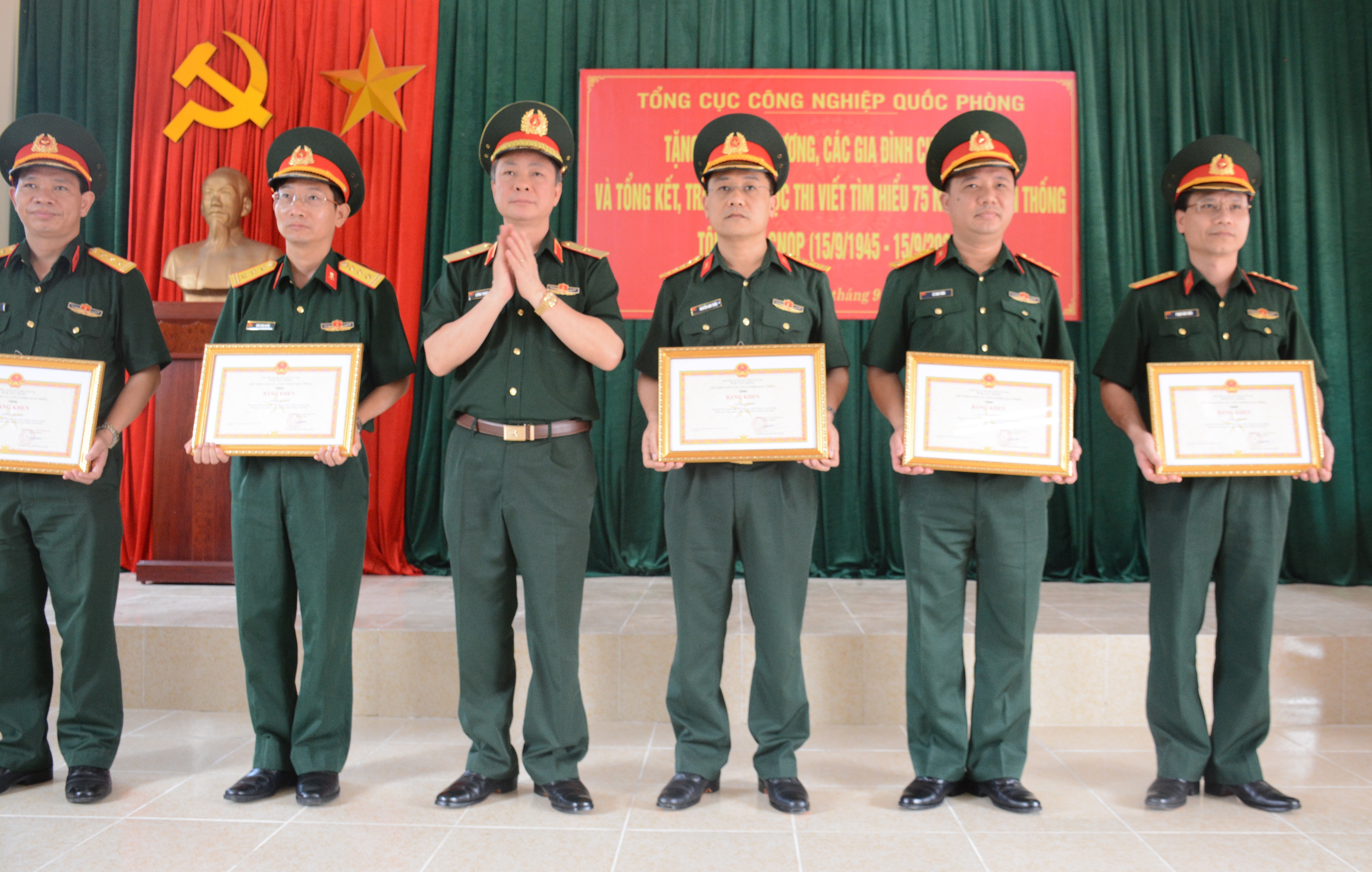 Tổng cục Công nghiệp Quốc phòng trao giải Cuộc thi viết Tìm hiểu 75 năm truyền thống Tổng cục Công nghiệp quốc phòng