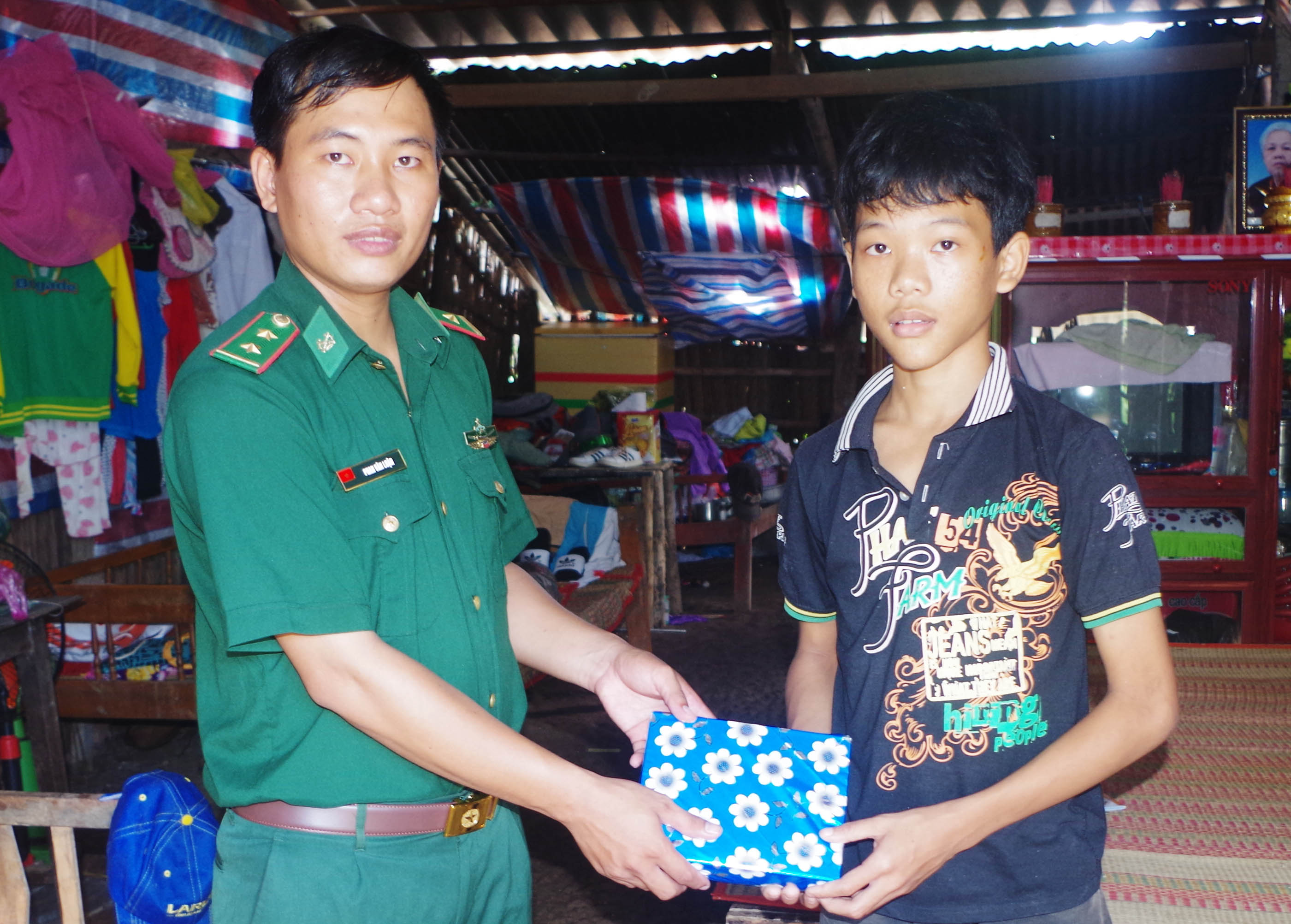 Nâng đỡ giấc mơ con trẻ vùng biên