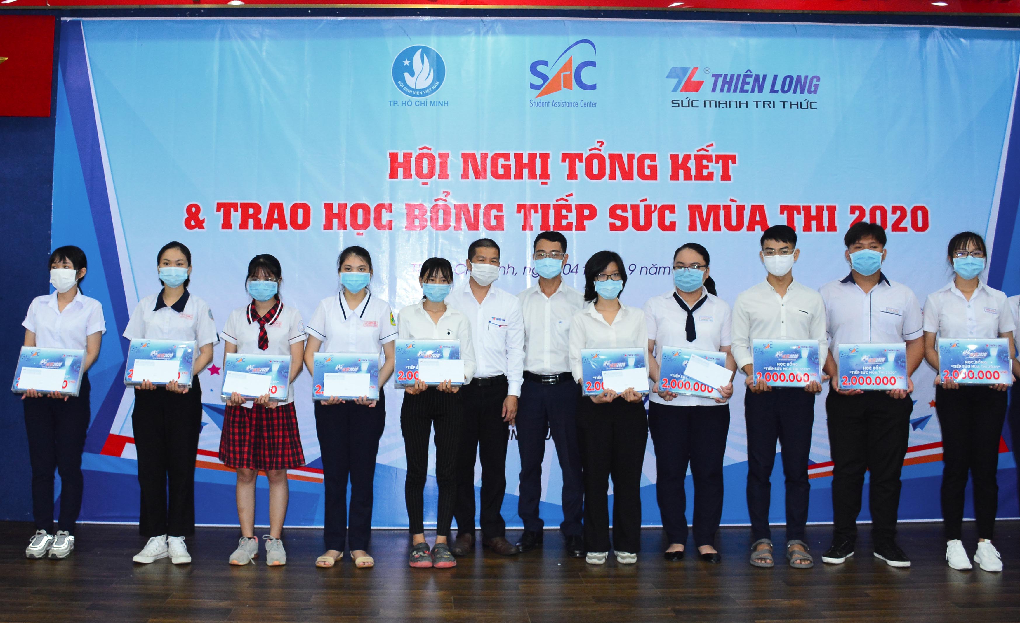 Gần 2 tỷ đồng hỗ trợ 