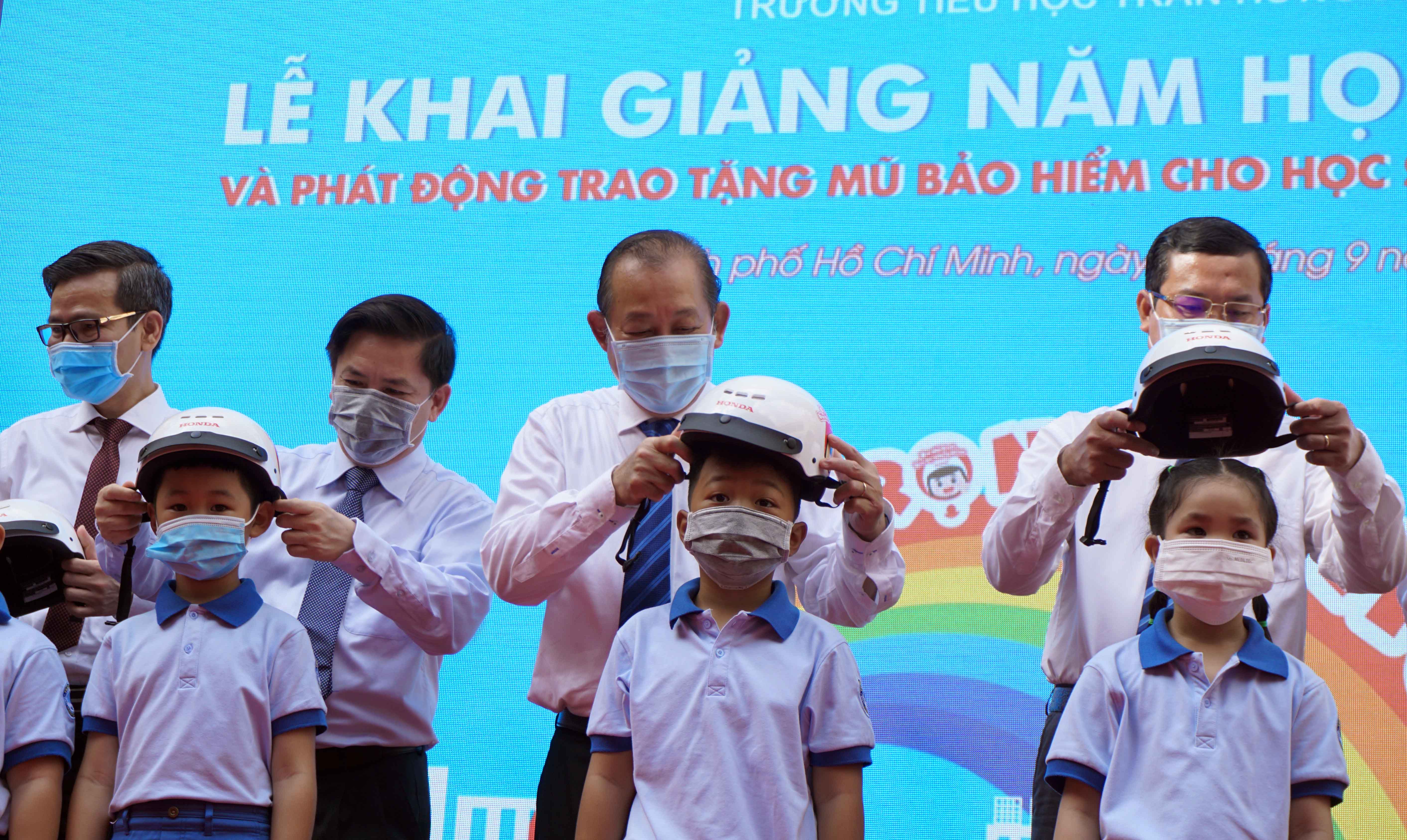 Phát động “Tháng cao điểm an toàn giao thông cho học sinh đến trường”