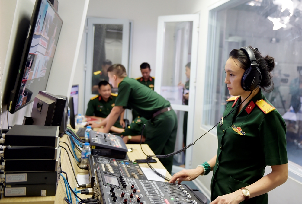 Kiểm tra các tín hiệu âm thanh cũng như hình ảnh.