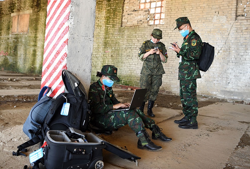 Tuy nhiên cũng có lúc phải tác nghiệp trong điều kiện khá vất vả.