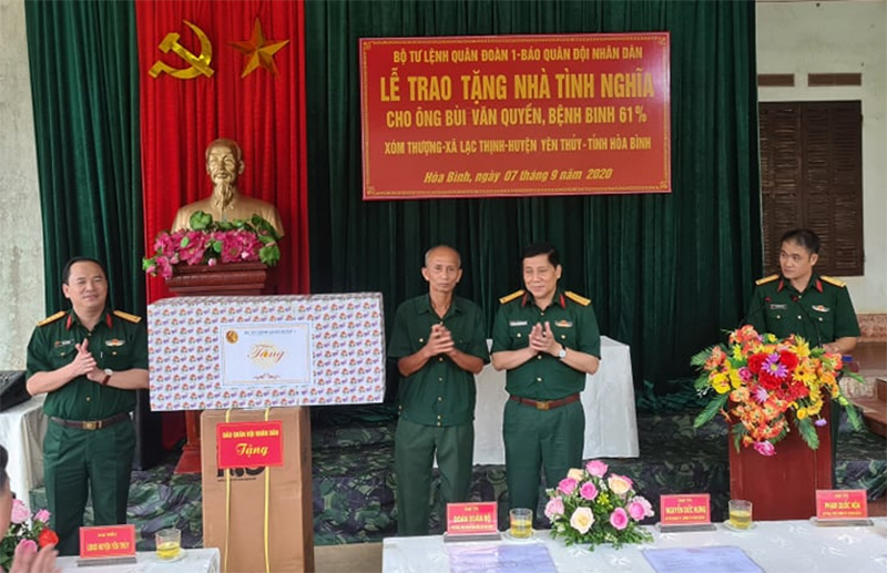 Trao nhà tình nghĩa tặng bệnh binh Bùi Văn Quyền

