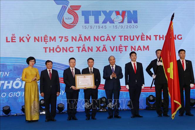 Thủ tướng Nguyễn Xuân Phúc: Thông tấn xã Việt Nam cần tiếp tục giữ vững vị thế là một trung tâm thông tin tin cậy của Đảng, Nhà nước