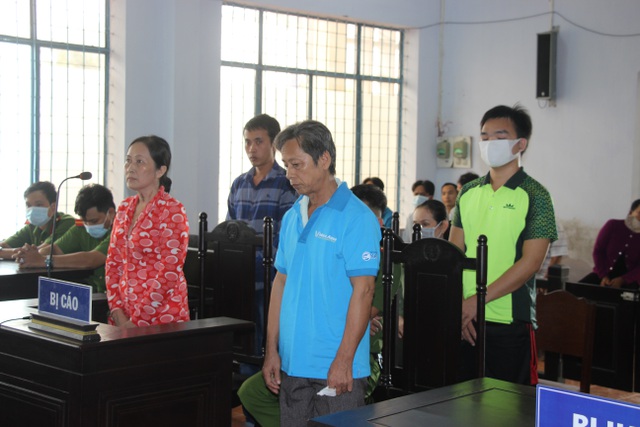 Vụ tạt xăng chống người thi hành công vụ tại Cà Mau: Bốn bị cáo bị tuyên phạt trên 28 năm tù