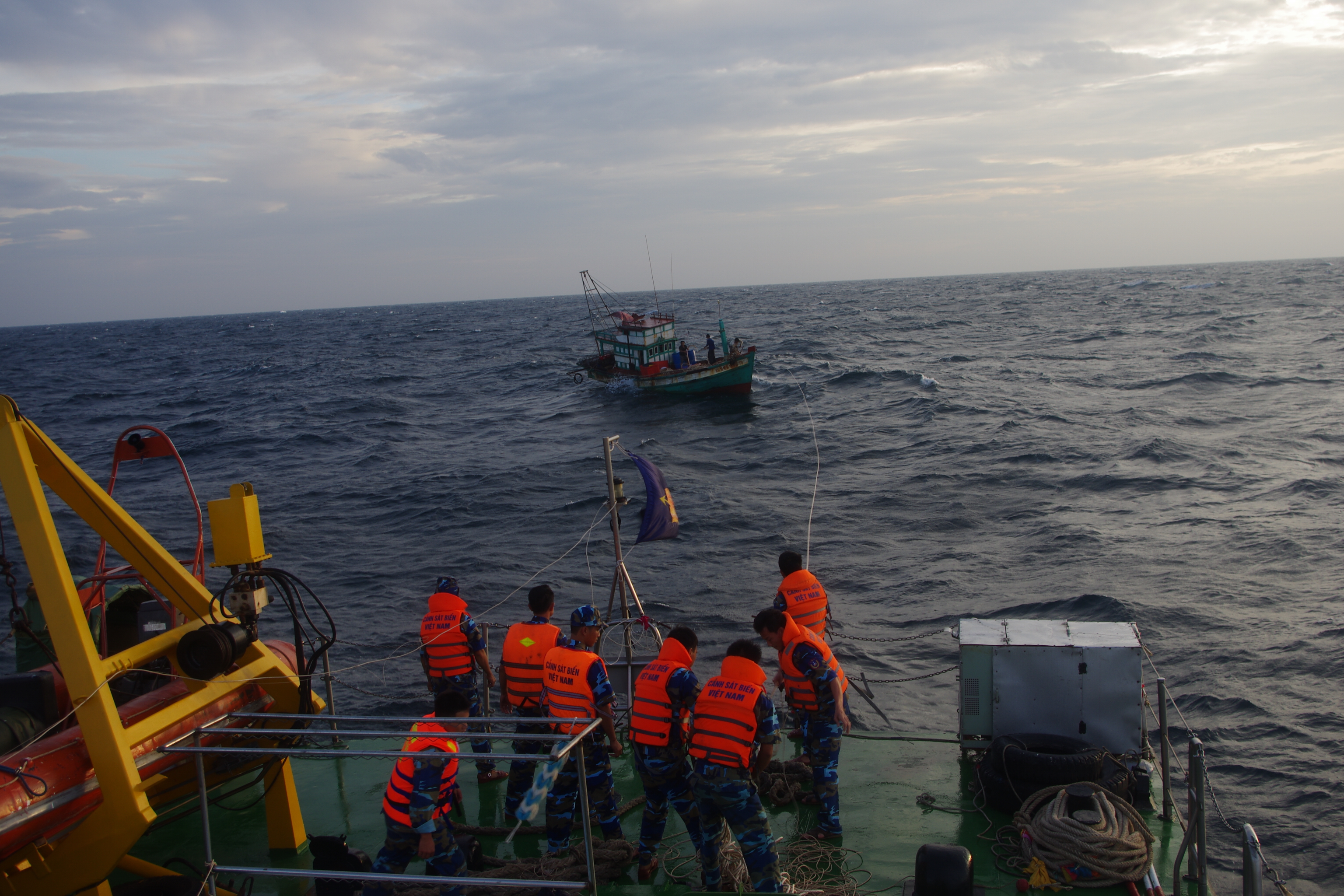 Tuyên truyền và làm điểm tựa cho ngư dân

