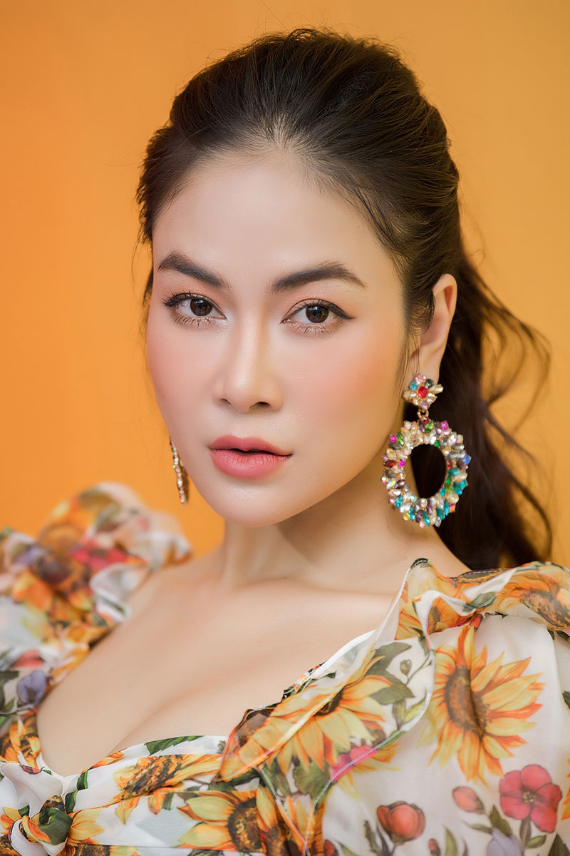 Ca sĩ Tuyết Nga hát cùng cầu thủ bóng đá trong MV ca nhạc tri ân y, bác sĩ chống dịch Covid-19