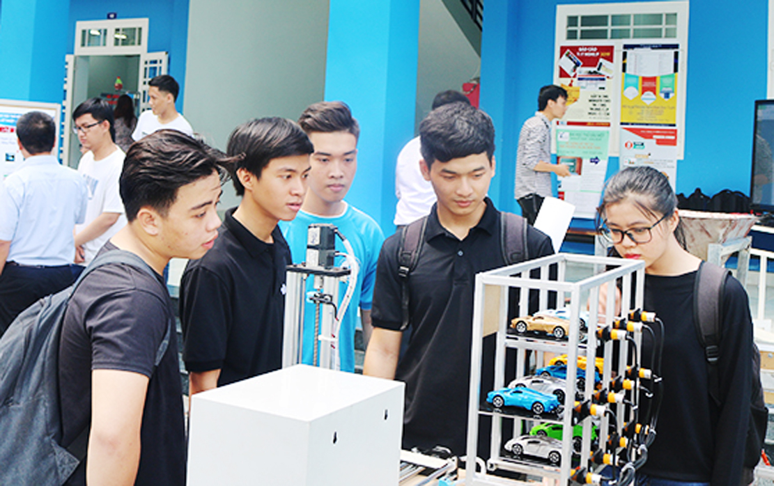 Khích lệ học sinh, sinh viên nghiên cứu khoa học